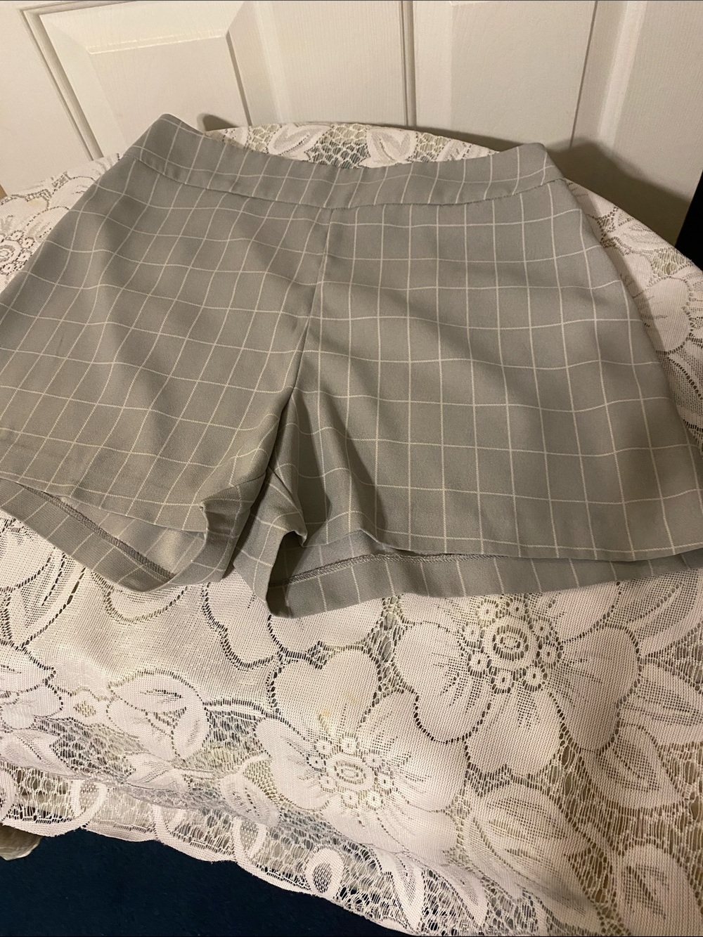 Madison  Gray & White Plaid High-Waist Women’s Shorts Size 4
